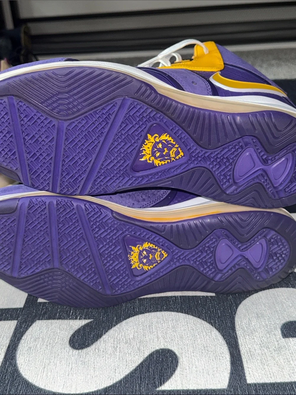 Nike LeBron 8 Lakers - Picture 6 of 8